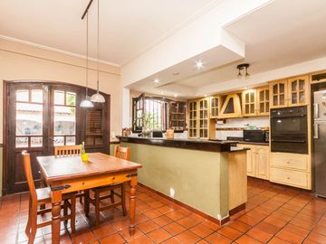 CASA EN VENTA 5 AMB -PARQUE - PILETA- APTO CREDITO