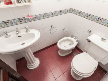 CASA EN VENTA 5 AMB -PARQUE - PILETA- APTO CREDITO