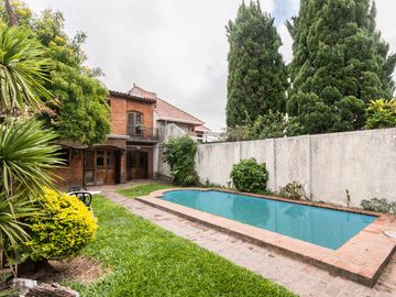 CASA EN VENTA 5 AMB -PARQUE - PILETA- APTO CREDITO