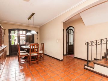 CASA EN VENTA 5 AMB -PARQUE - PILETA- APTO CREDITO