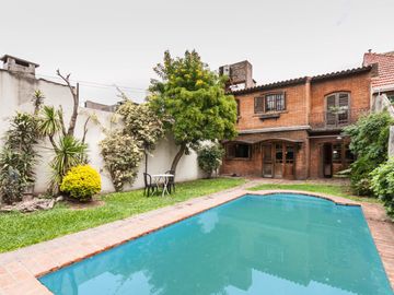 CASA EN VENTA 5 AMB -PARQUE - PILETA- APTO CREDITO