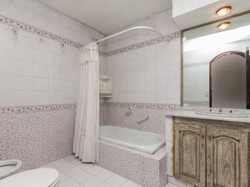 CASA EN VENTA 5 AMB -PARQUE - PILETA- APTO CREDITO