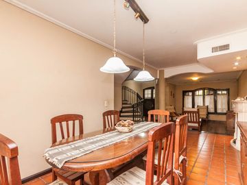 CASA EN VENTA 5 AMB -PARQUE - PILETA- APTO CREDITO