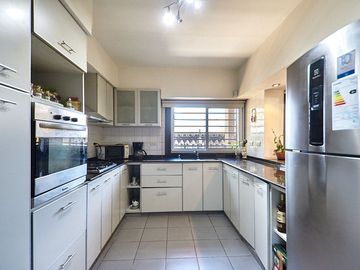 VENTA CASA 4 AMBIENTES C/PISCINA. FINANCIA/PERMUTA