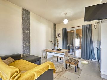 VENTA CASA 4 AMBIENTES C/PISCINA. FINANCIA/PERMUTA