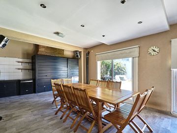 VENTA CASA 4 AMBIENTES C/PISCINA. FINANCIA/PERMUTA
