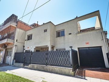VENTA CASA 4 AMBIENTES C/PISCINA. FINANCIA/PERMUTA