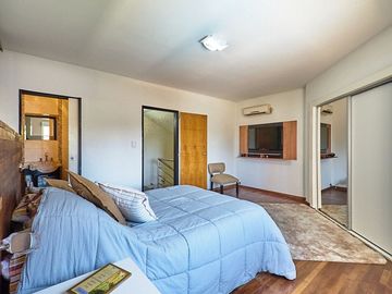 VENTA CASA 4 AMBIENTES C/PISCINA. FINANCIA/PERMUTA
