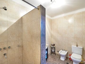 VENTA CASA 4 AMBIENTES C/PISCINA. FINANCIA/PERMUTA