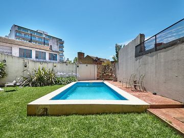 VENTA CASA 4 AMBIENTES C/PISCINA. FINANCIA/PERMUTA