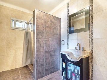 VENTA CASA 4 AMBIENTES C/PISCINA. FINANCIA/PERMUTA