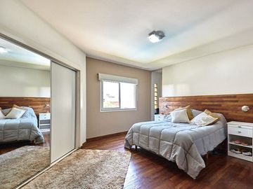 VENTA CASA 4 AMBIENTES C/PISCINA. FINANCIA/PERMUTA