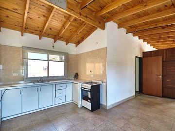 VENTA CASA 4 AMBIENTES C/PISCINA. FINANCIA/PERMUTA