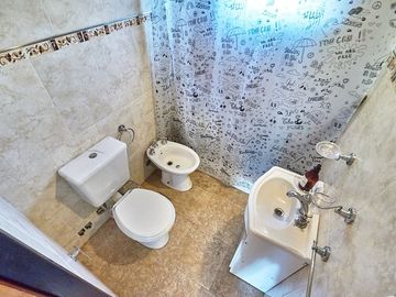 VENTA CASA 4 AMBIENTES C/PISCINA. FINANCIA/PERMUTA