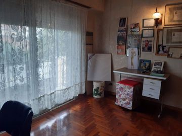 CASA 4 AMB EN VENTA BÉCCAR CON JARDÍN Y QUINCHO