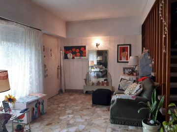 CASA 4 AMB EN VENTA BÉCCAR CON JARDÍN Y QUINCHO