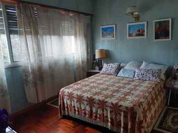 CASA 4 AMB EN VENTA BÉCCAR CON JARDÍN Y QUINCHO