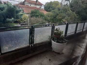 CASA 4 AMB EN VENTA BÉCCAR CON JARDÍN Y QUINCHO