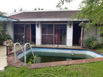 CASA 4 AMB EN VENTA BÉCCAR CON JARDÍN Y QUINCHO