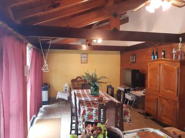 CASA 4 AMB EN VENTA BÉCCAR CON JARDÍN Y QUINCHO