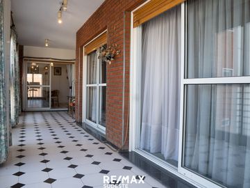 VENTA PISO DE CATEGORIA CENTRO DE BAHIA BLANCA