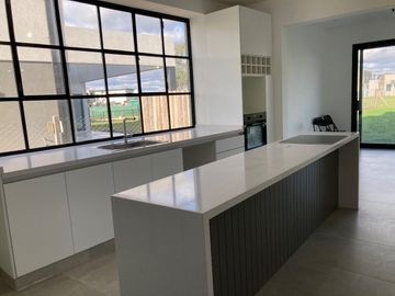 Casa a estrenar Barrio Privado Sto. Tomas, Pilar