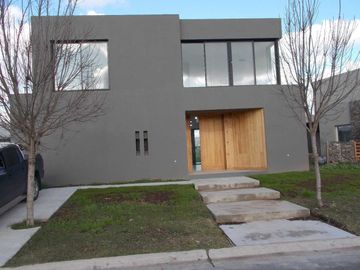 Casa a estrenar Barrio Privado Sto. Tomas, Pilar