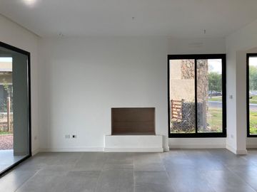 Casa a estrenar Barrio Privado Sto. Tomas, Pilar