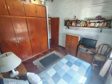 CASA 4 DORM 4 BAÑOS PISCINA FONDO LOTE 10 X 43