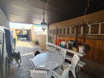 CASA 4 DORM 4 BAÑOS PISCINA FONDO LOTE 10 X 43