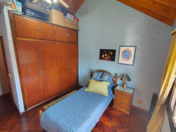CASA 4 DORM 4 BAÑOS PISCINA FONDO LOTE 10 X 43