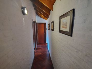 CASA 4 DORM 4 BAÑOS PISCINA FONDO LOTE 10 X 43