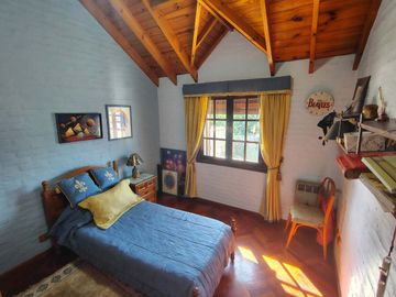 CASA 4 DORM 4 BAÑOS PISCINA FONDO LOTE 10 X 43