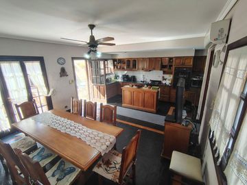CASA 4 DORM 4 BAÑOS PISCINA FONDO LOTE 10 X 43