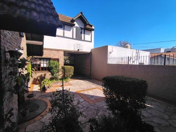 CASA 4 DORM 4 BAÑOS PISCINA FONDO LOTE 10 X 43