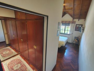 CASA 4 DORM 4 BAÑOS PISCINA FONDO LOTE 10 X 43