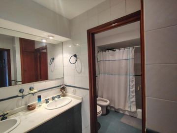 CASA 4 DORM 4 BAÑOS PISCINA FONDO LOTE 10 X 43