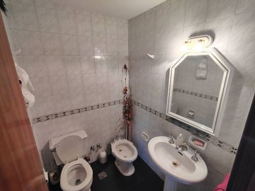 CASA 4 DORM 4 BAÑOS PISCINA FONDO LOTE 10 X 43
