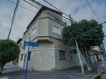 PH en venta con lavadero y terraza propia