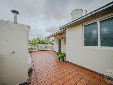 PH en venta con lavadero y terraza propia