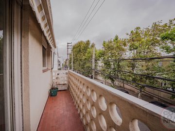 PH en venta con lavadero y terraza propia