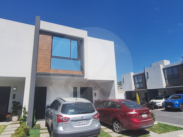 Fracc. Aurea  Casa en condominio en venta en Los Sauces