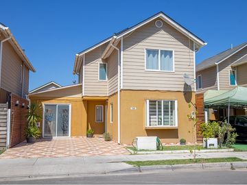 Hermosa casa en venta Cond Prados de Buin
