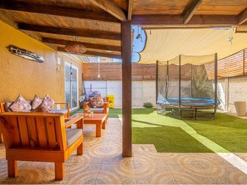 Hermosa casa en venta Cond Prados de Buin