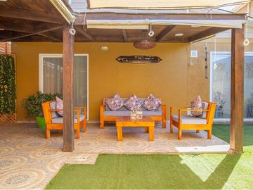Hermosa casa en venta Cond Prados de Buin