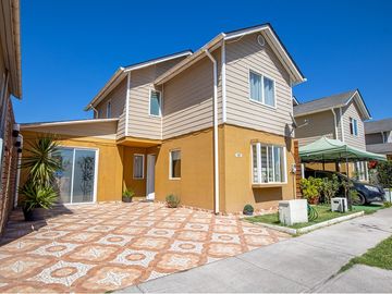 Hermosa casa en venta Cond Prados de Buin