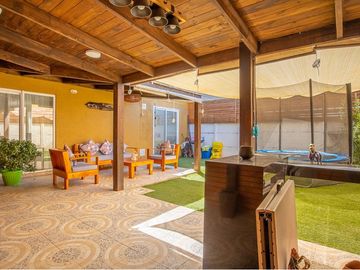 Hermosa casa en venta Cond Prados de Buin