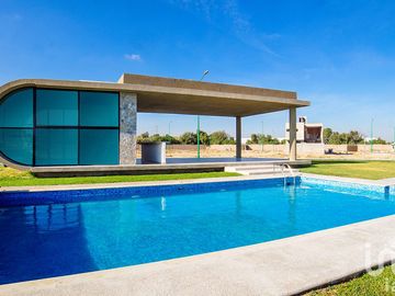 eje juan pablo II, puerta nueva venta de terreno residencial con alberca y terraza