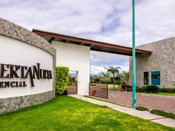 eje juan pablo II, puerta nueva venta de terreno residencial con alberca y terraza