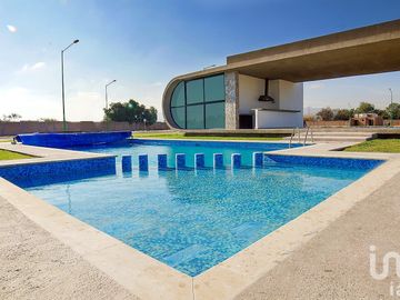 eje juan pablo II, puerta nueva venta de terreno residencial con alberca y terraza
